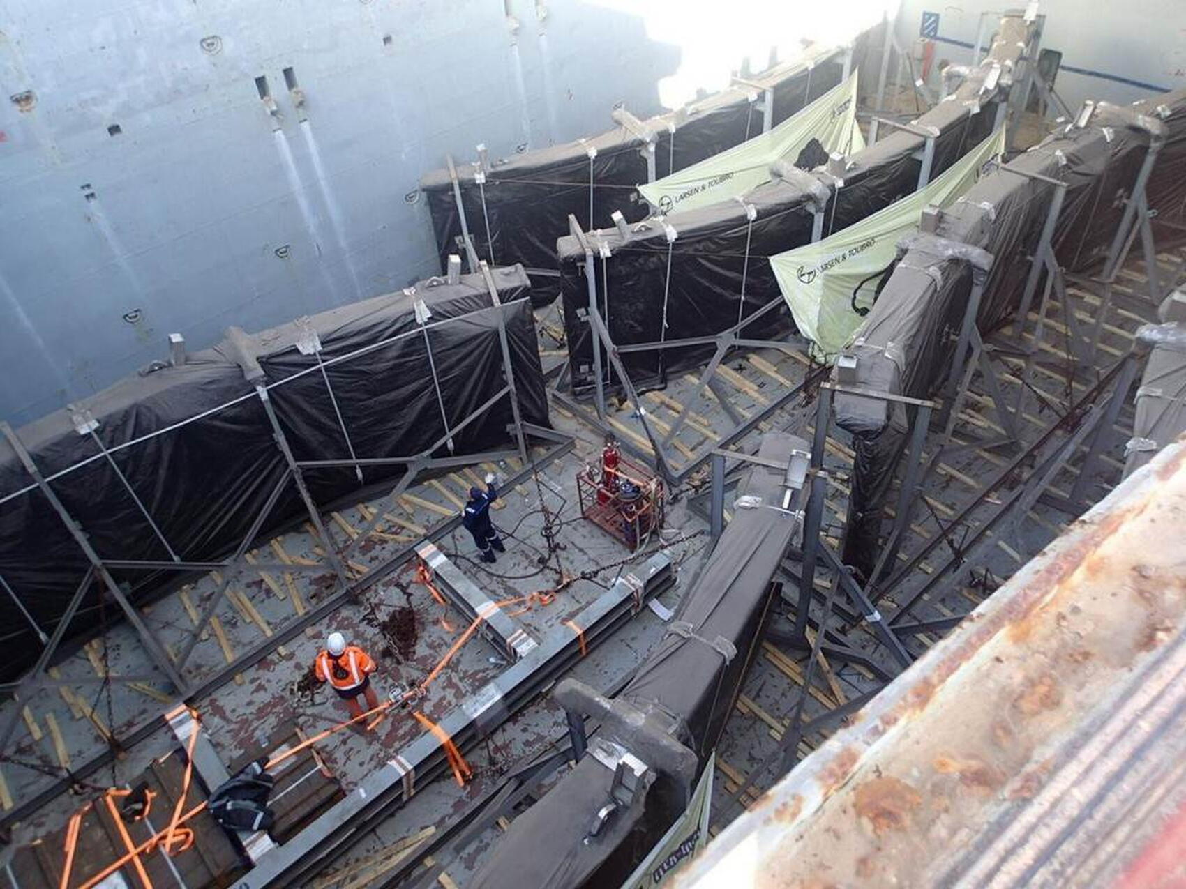 Indian cryostat segments have reached Fos-sur-Mer port